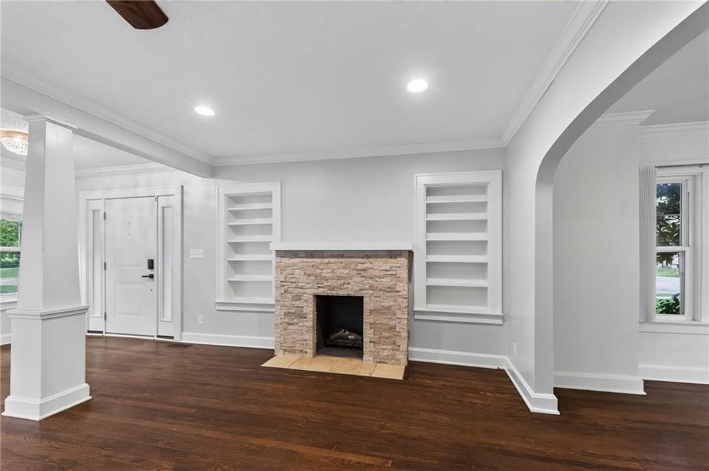 Photo 14 of 27 - 7303 Madison Avenue, Kansas City, MO 64114