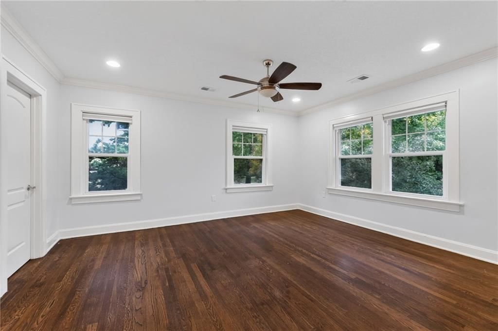 Photo 19 of 27 - 7303 Madison Avenue, Kansas City, MO 64114