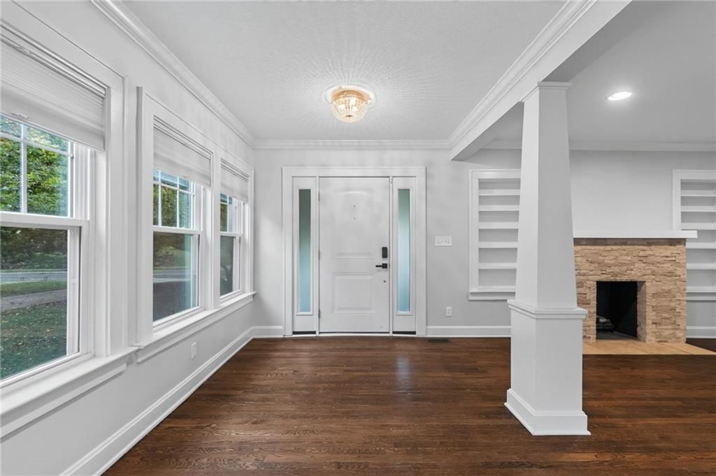Photo 11 of 27 - 7303 Madison Avenue, Kansas City, MO 64114