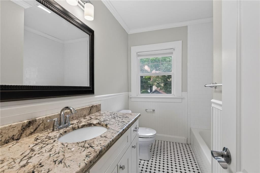 Photo 27 of 27 - 7303 Madison Avenue, Kansas City, MO 64114