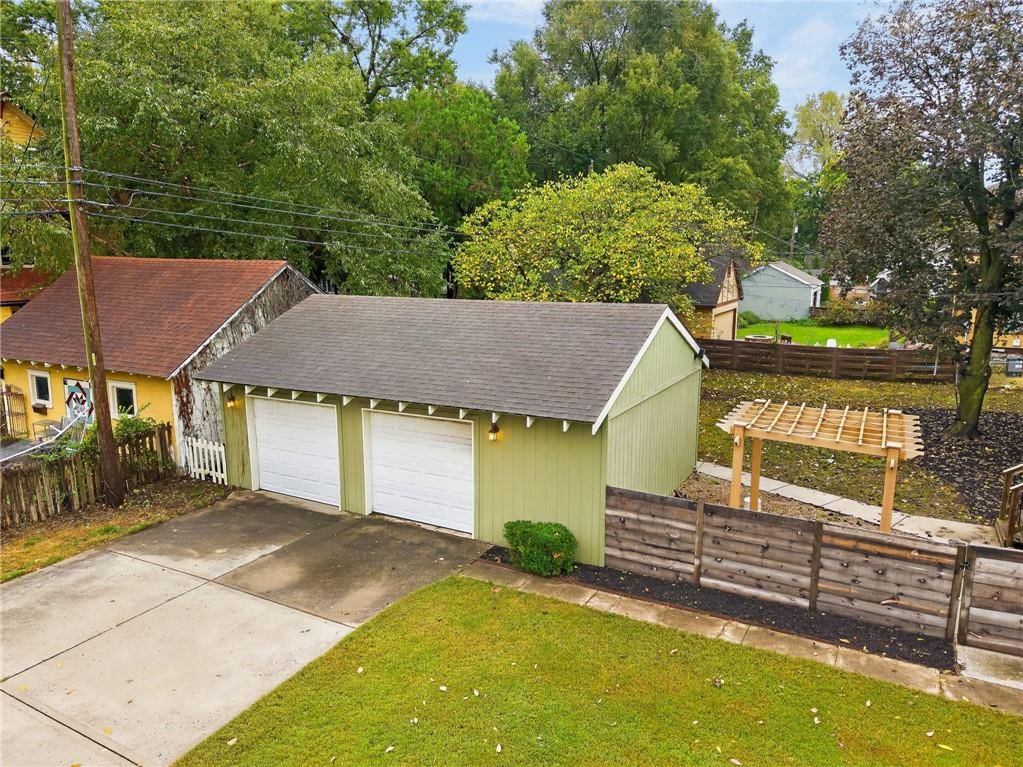 Photo 6 of 27 - 7303 Madison Avenue, Kansas City, MO 64114