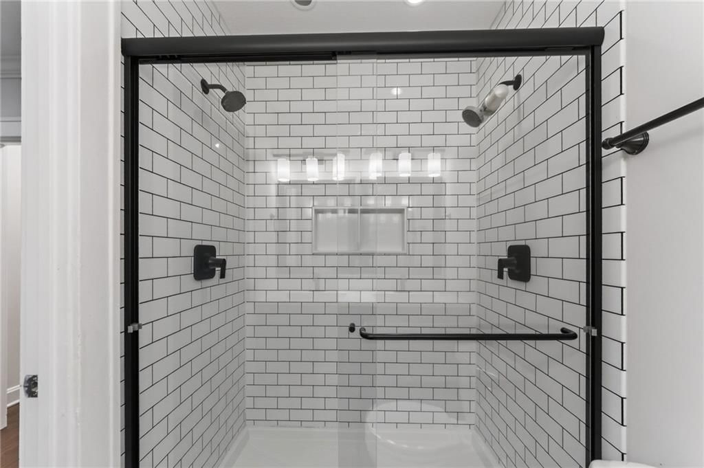 Photo 22 of 27 - 7303 Madison Avenue, Kansas City, MO 64114