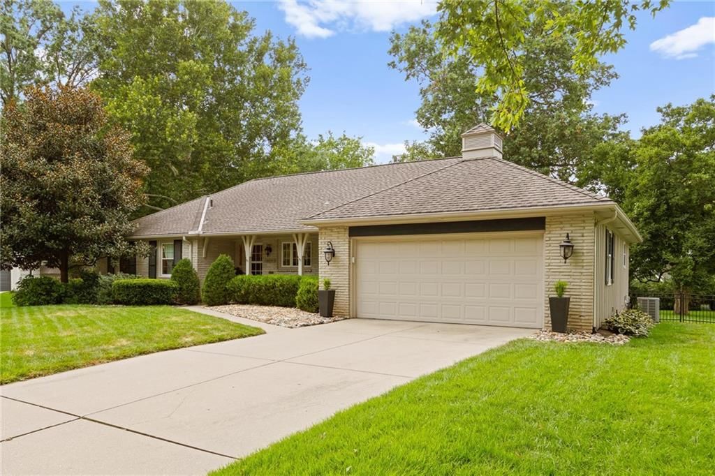 8024 Cherokee Lane, Leawood, KS: listing photo 3