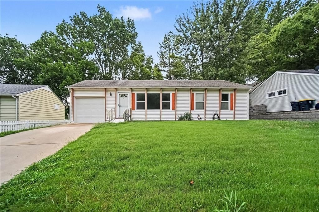 4519 N Troost Avenue — photo 2