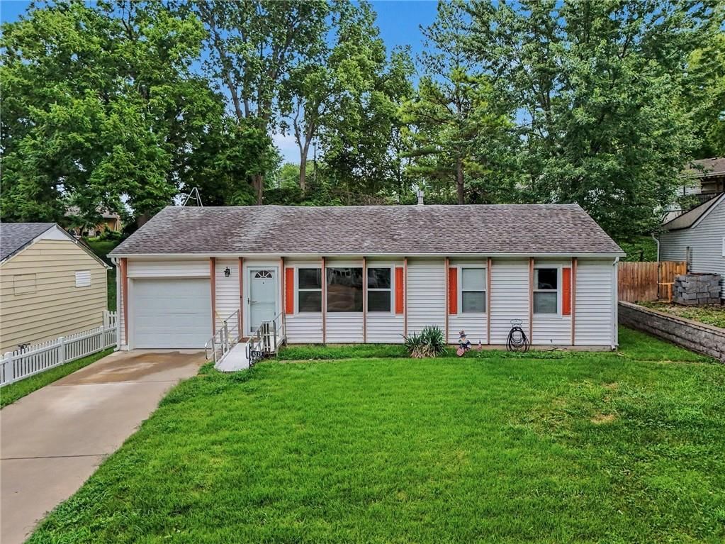 4519 N Troost Avenue — photo 6