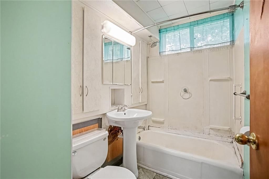 4519 N Troost Avenue — photo 24