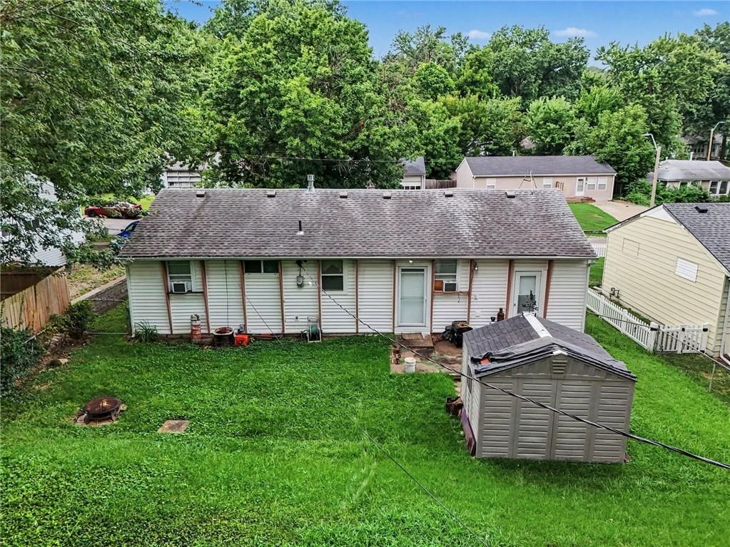 4519 N Troost Avenue — photo 28