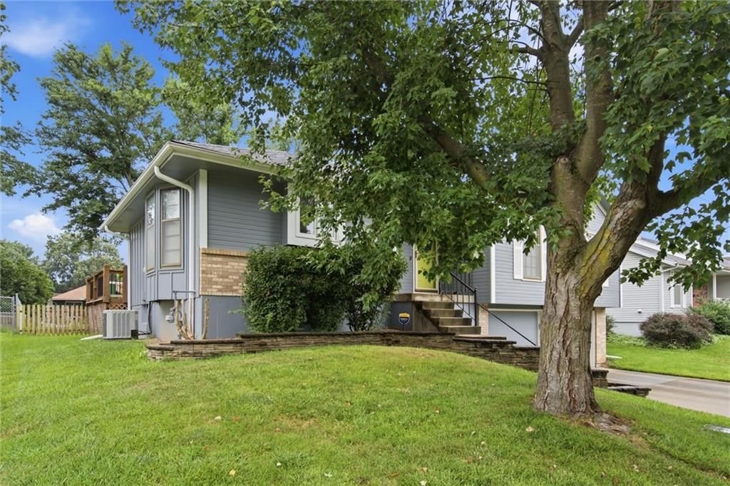 1112 SW Breckenridge Court — photo 3