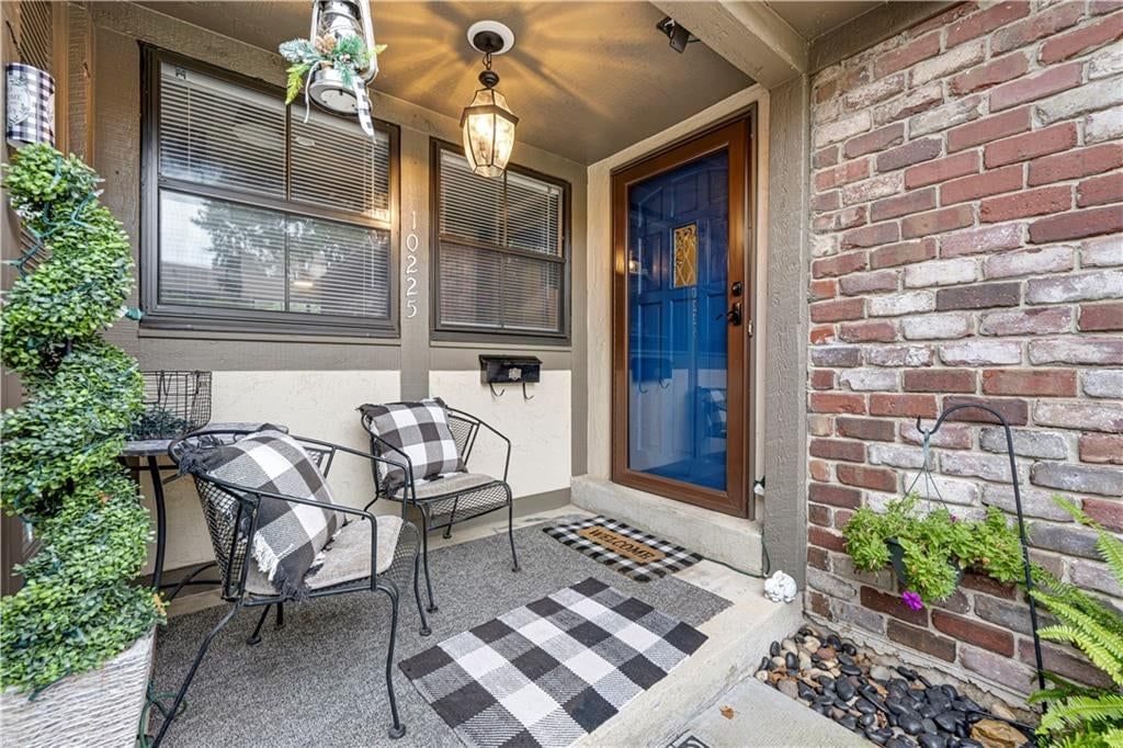 10225 Conser Street — photo 2