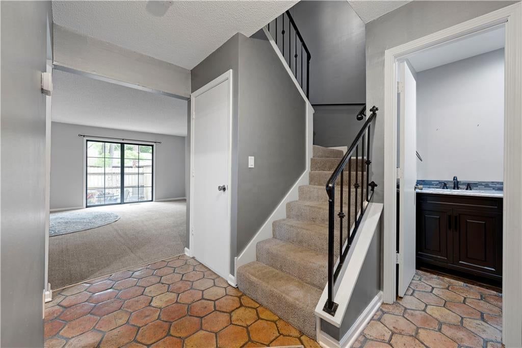 10225 Conser Street — photo 4