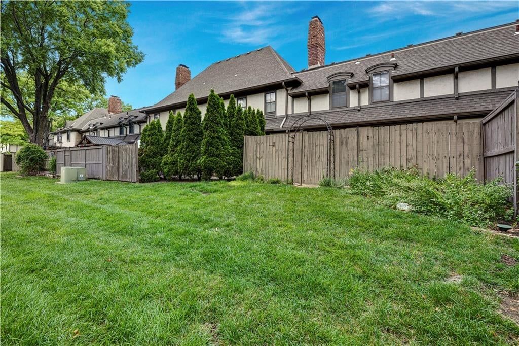 10225 Conser Street — photo 28