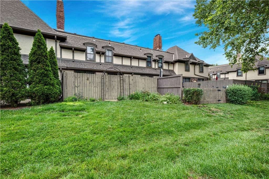 10225 Conser Street — photo 29