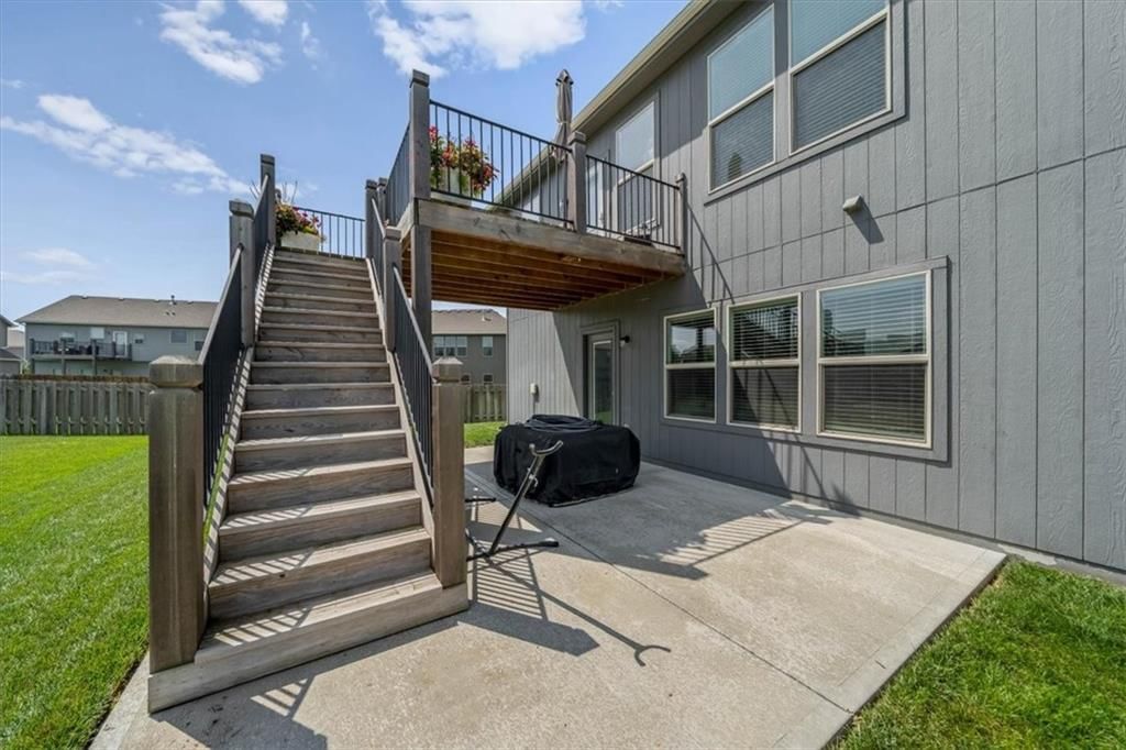 1327 N 161st Terrace — photo 30