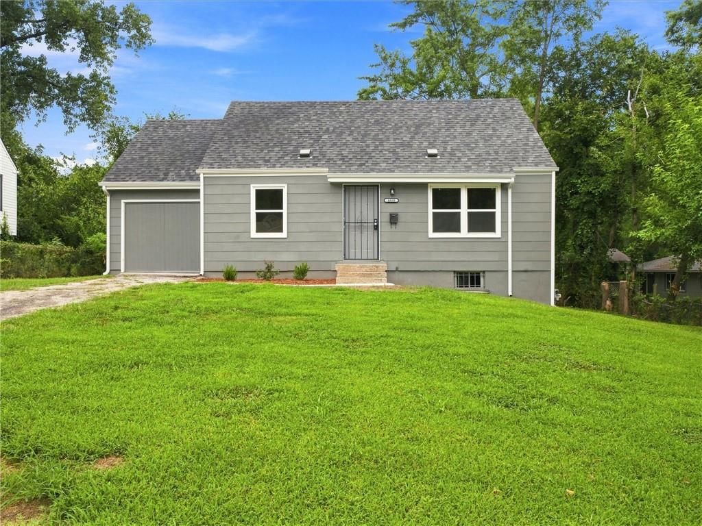 4660 E 43rd Terrace — photo 2