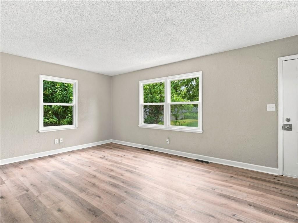 4660 E 43rd Terrace — photo 4