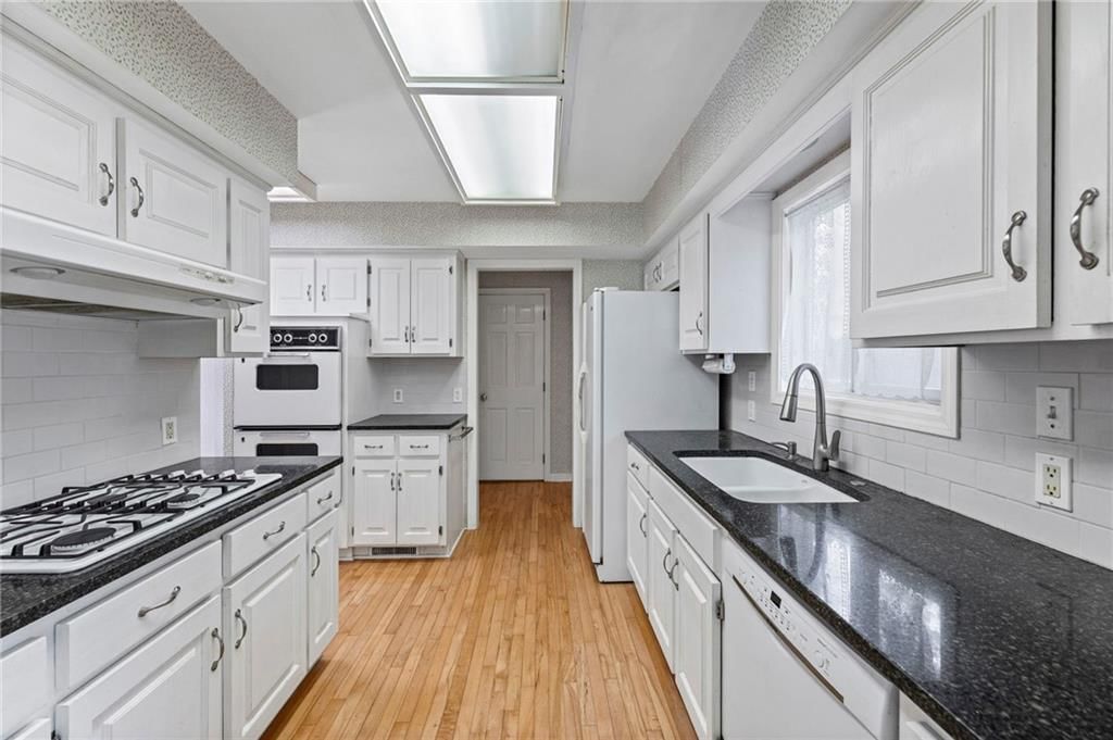 437 W 66th Terrace — photo 11