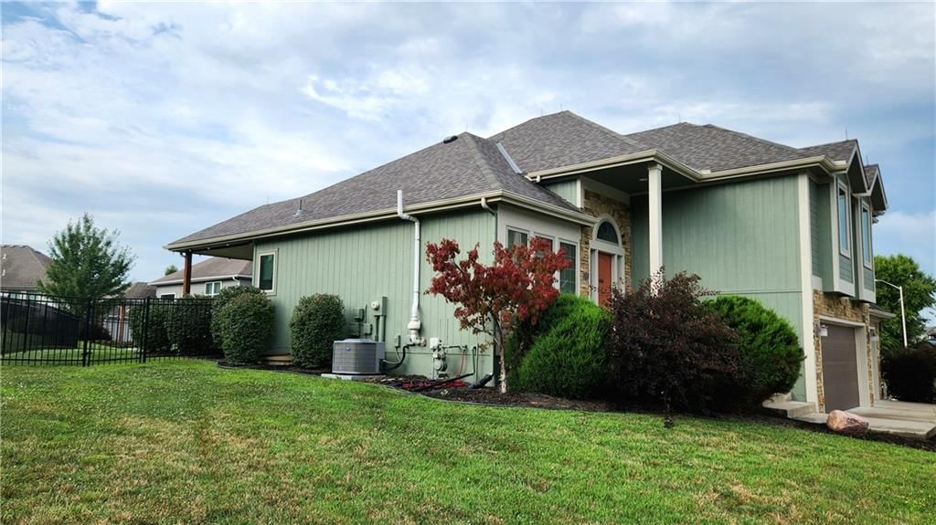 7604 N Amoret Avenue — photo 3