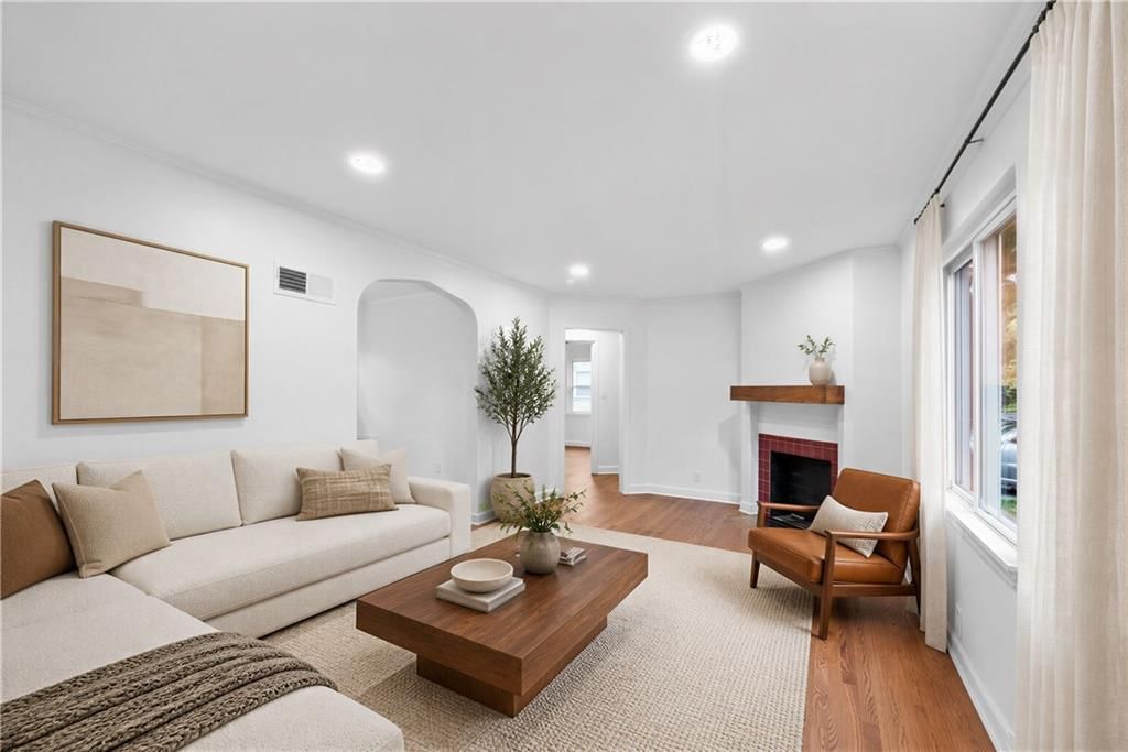3331 S Arlington Avenue — photo 3