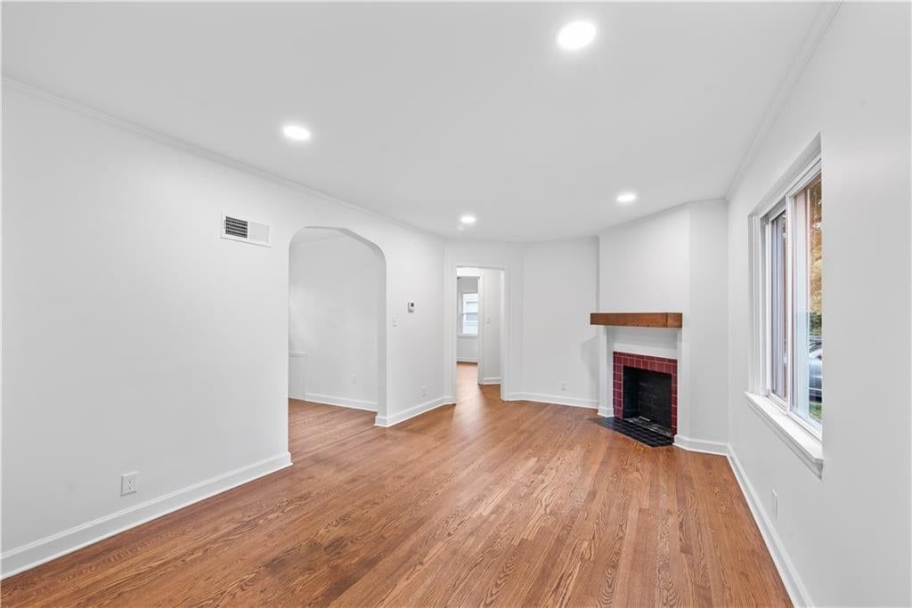 3331 S Arlington Avenue — photo 4