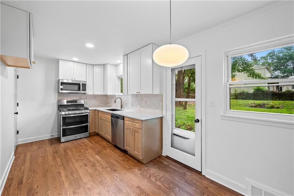 3331 S Arlington Avenue — photo 7