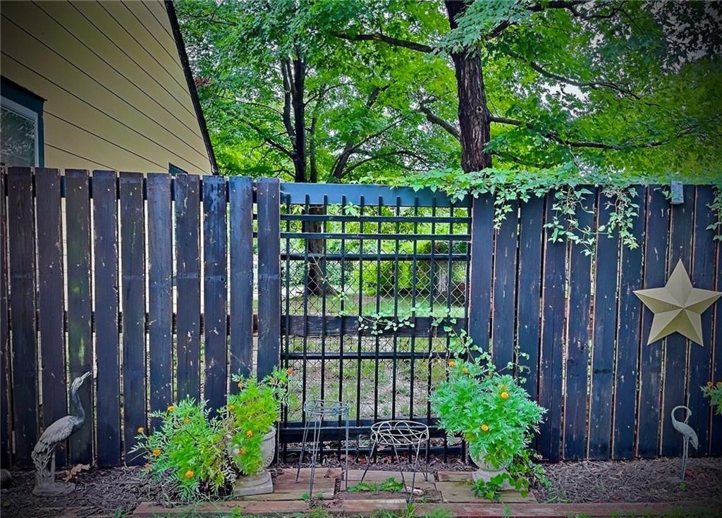 218 W Joe Davis Street — photo 6