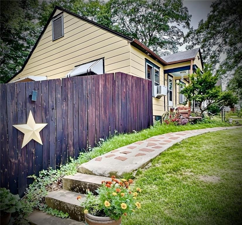218 W Joe Davis Street — photo 8