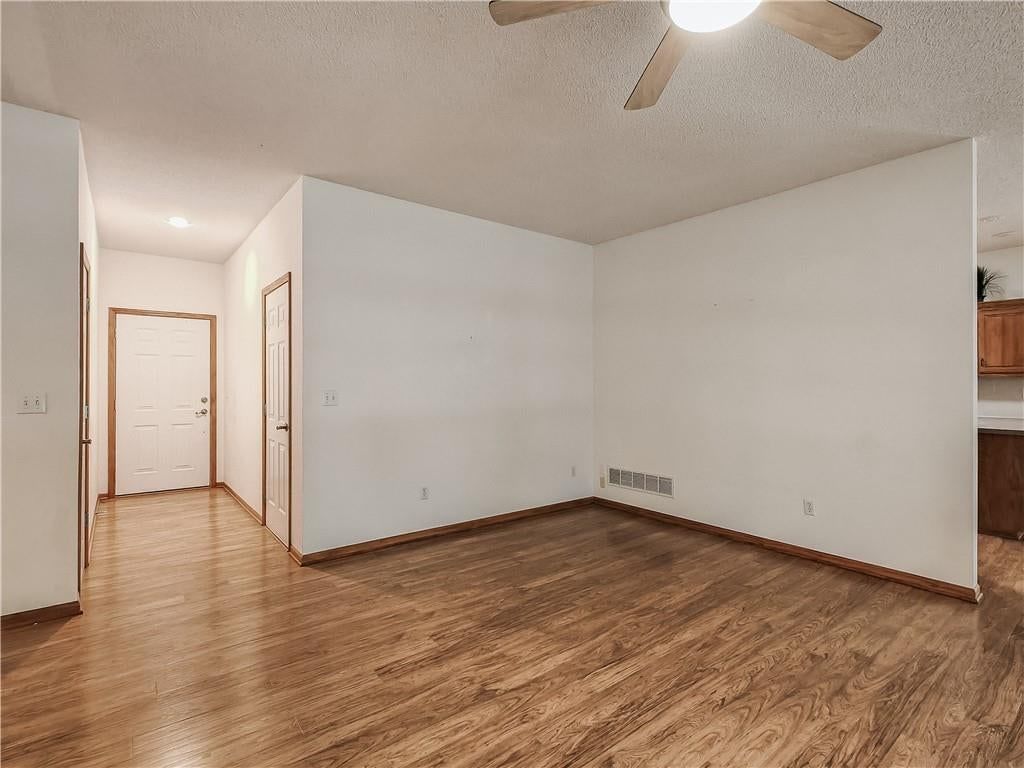 2425 NE Old Paint Road — photo 3