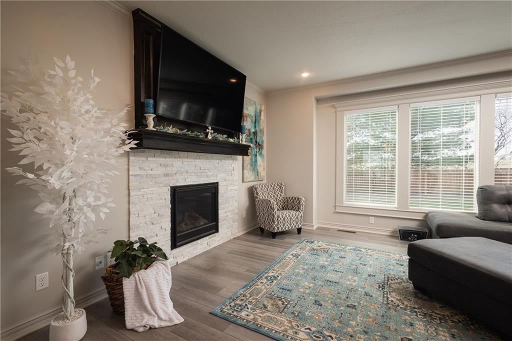 104 SW Greenbriar Drive — photo 8
