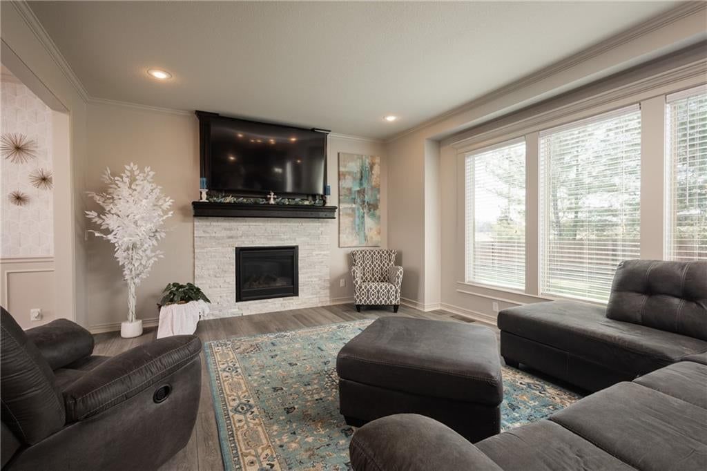 104 SW Greenbriar Drive — photo 9