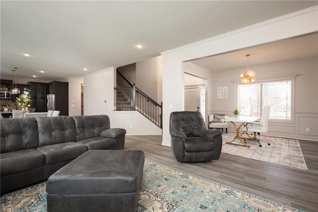104 SW Greenbriar Drive — photo 10