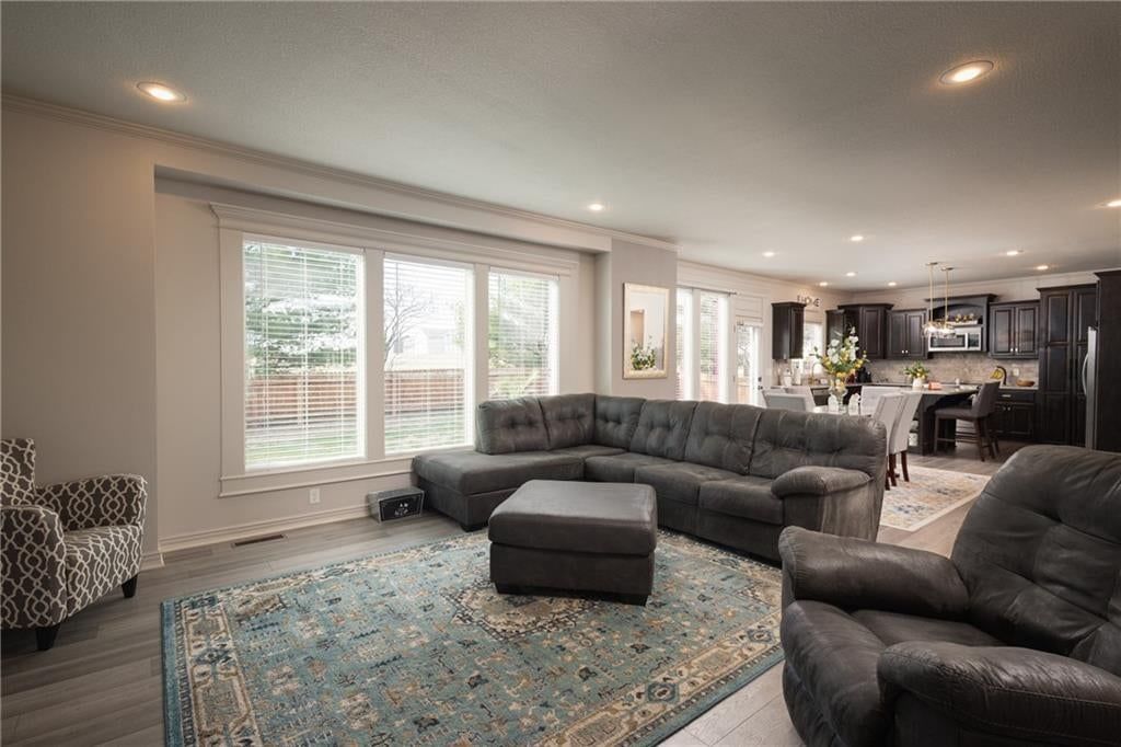 104 SW Greenbriar Drive — photo 11