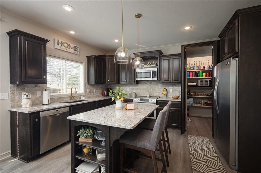 104 SW Greenbriar Drive — photo 14