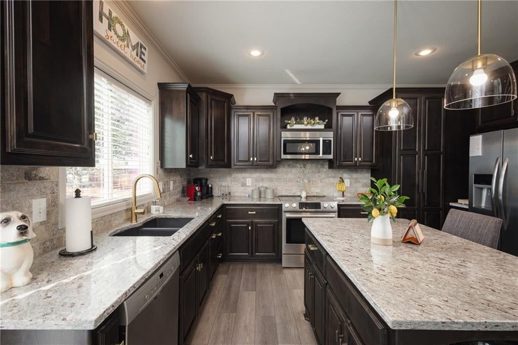104 SW Greenbriar Drive — photo 15