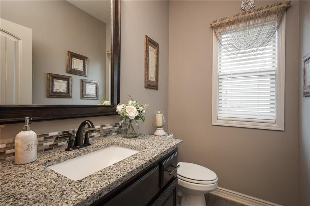 104 SW Greenbriar Drive — photo 21