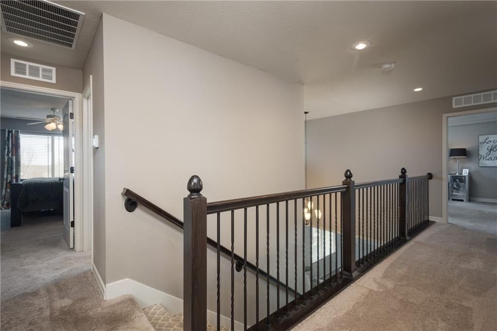 104 SW Greenbriar Drive — photo 22