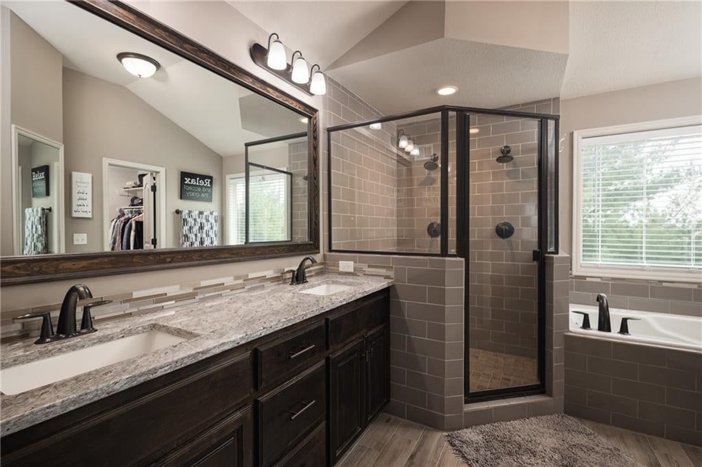 104 SW Greenbriar Drive — photo 25