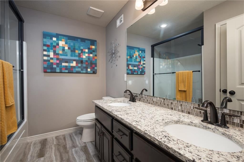 104 SW Greenbriar Drive — photo 31
