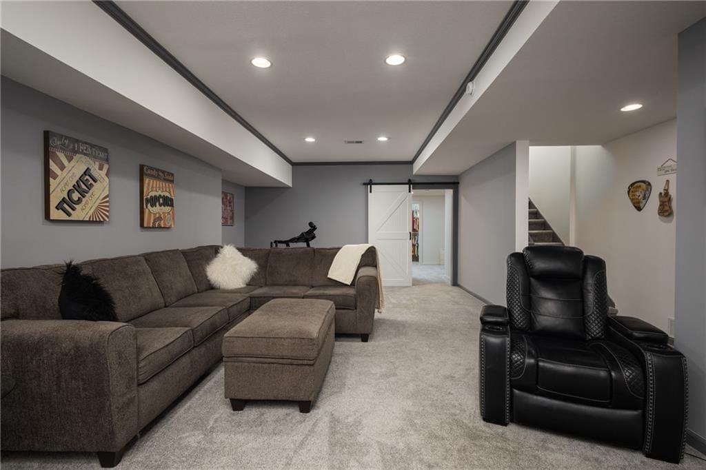 104 SW Greenbriar Drive — photo 37