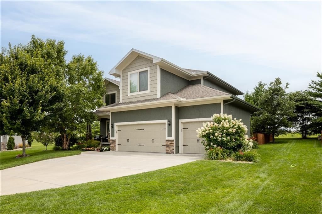 104 SW Greenbriar Drive — photo 42