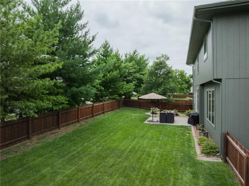 104 SW Greenbriar Drive — photo 43