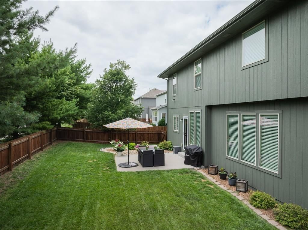 104 SW Greenbriar Drive — photo 45