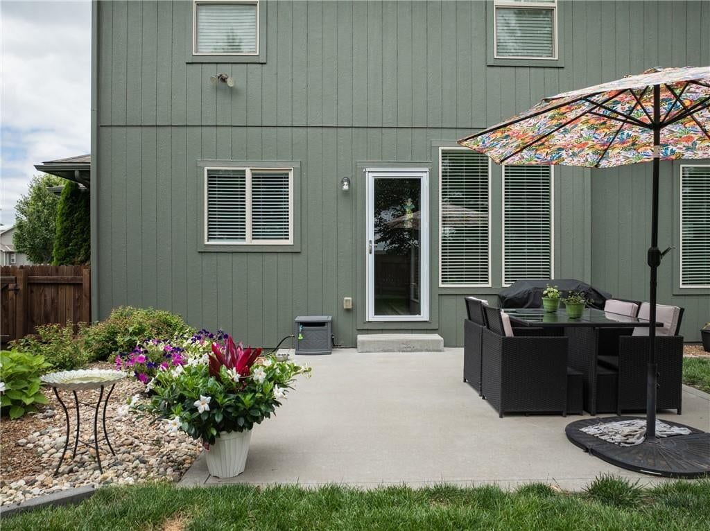 104 SW Greenbriar Drive — photo 46