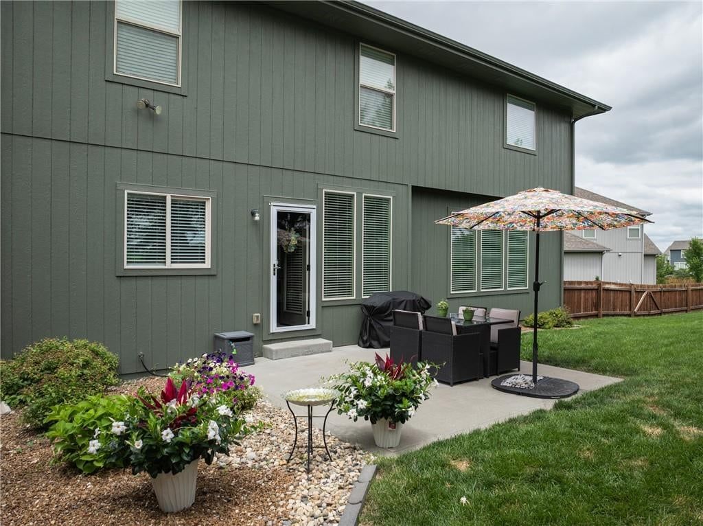 104 SW Greenbriar Drive — photo 47