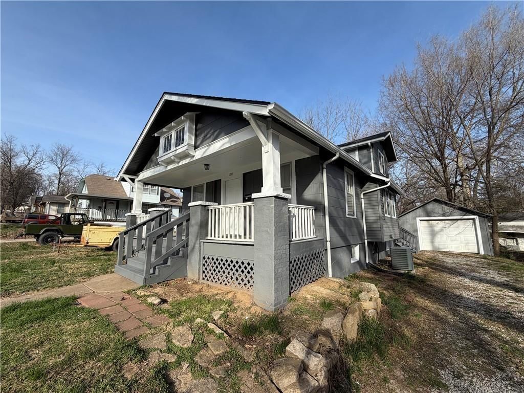 1915 S Overton Avenue — photo 2