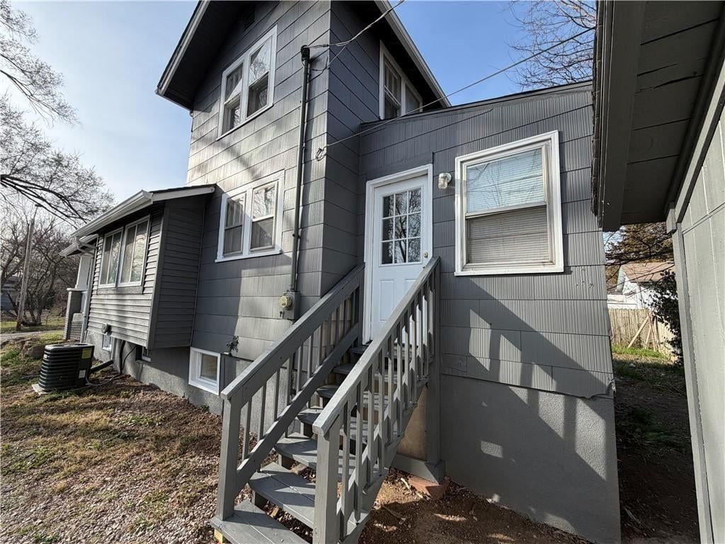 1915 S Overton Avenue — photo 3