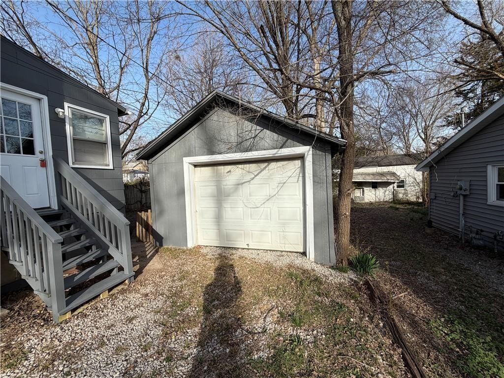1915 S Overton Avenue — photo 6