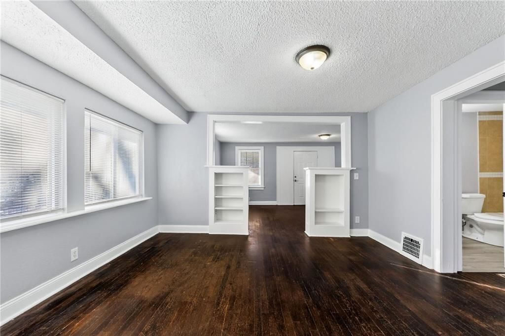 1915 S Overton Avenue — photo 13