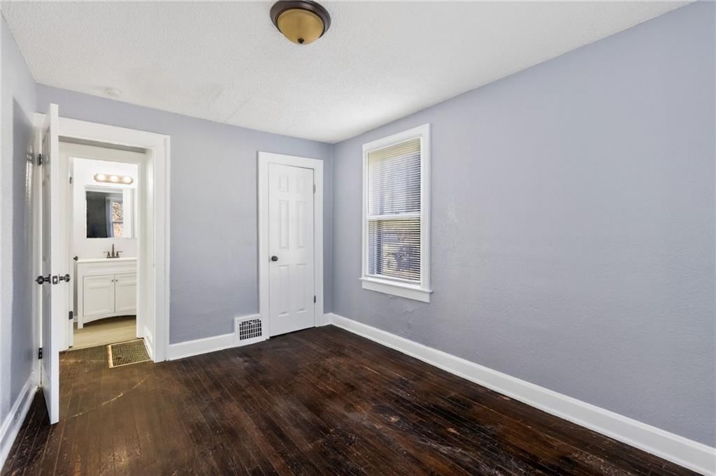 1915 S Overton Avenue — photo 24