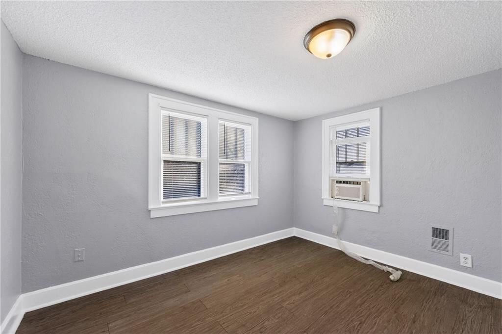 1915 S Overton Avenue — photo 25