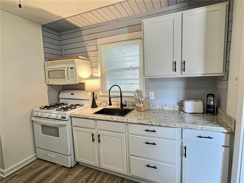 317 W Hickory Street — photo 10